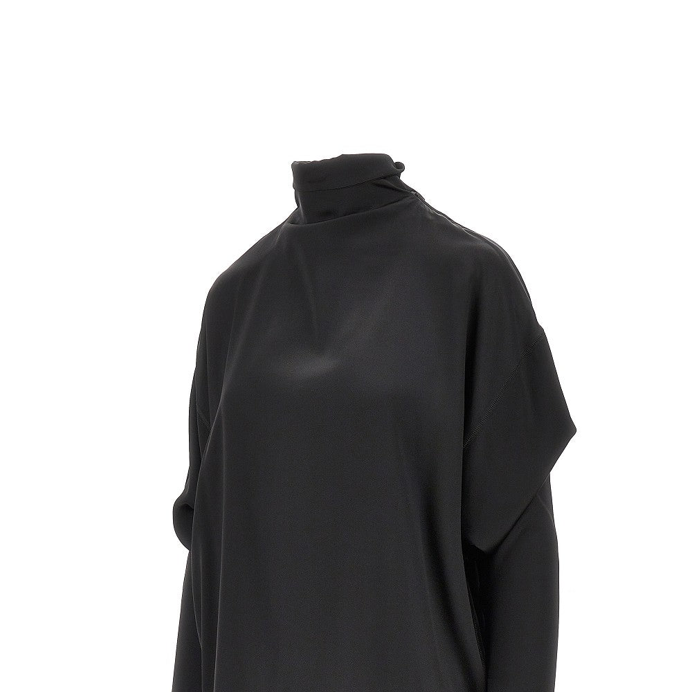 Blusa in raso stretch con collo annodato