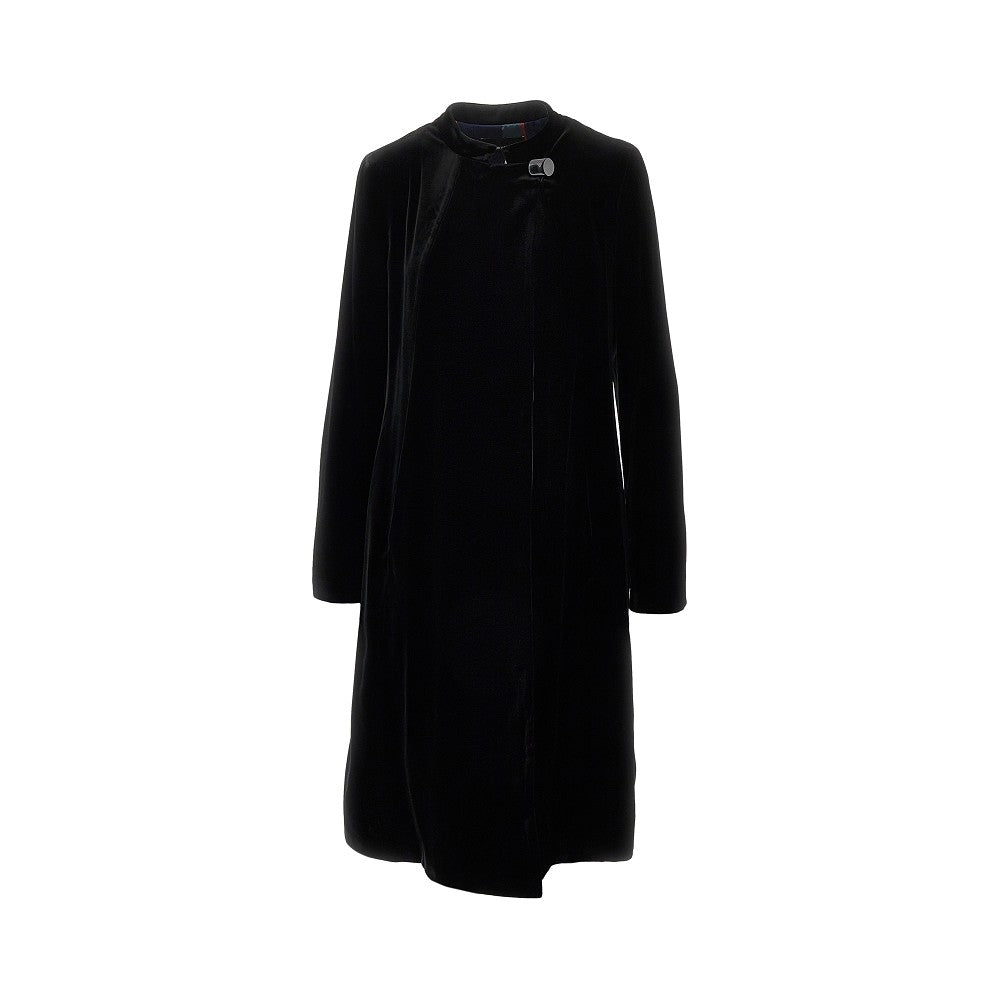 Velvet coat with decentralized button