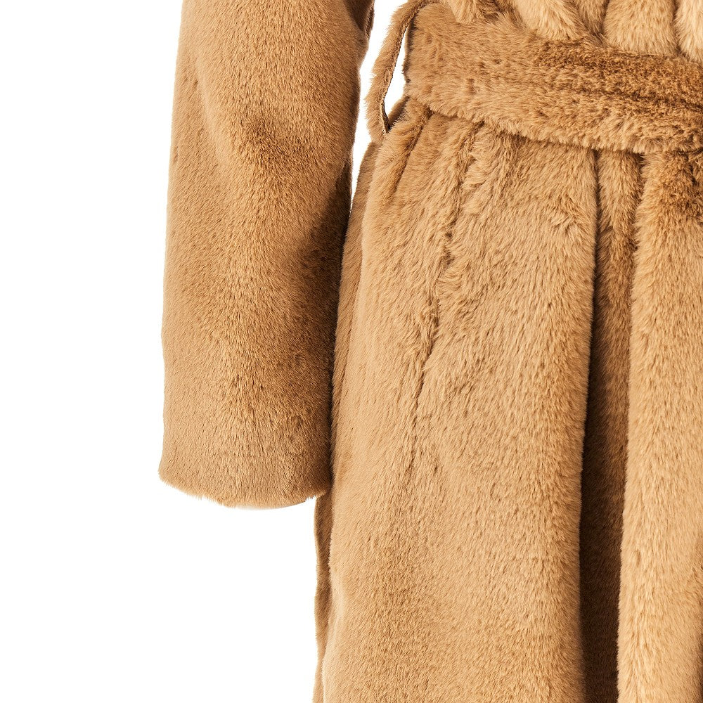 Cappotto in pelliccia sintetica con cintura