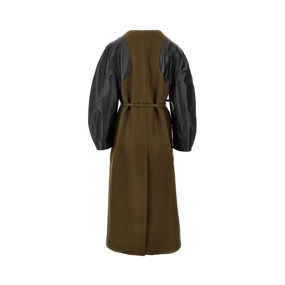 Cappotto midi in lana con maniche in nappa