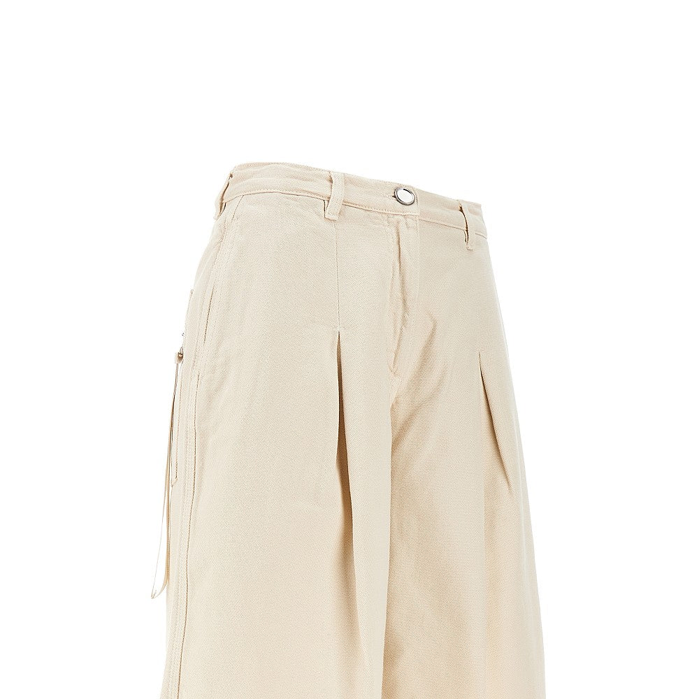 Canvas shorts with darts