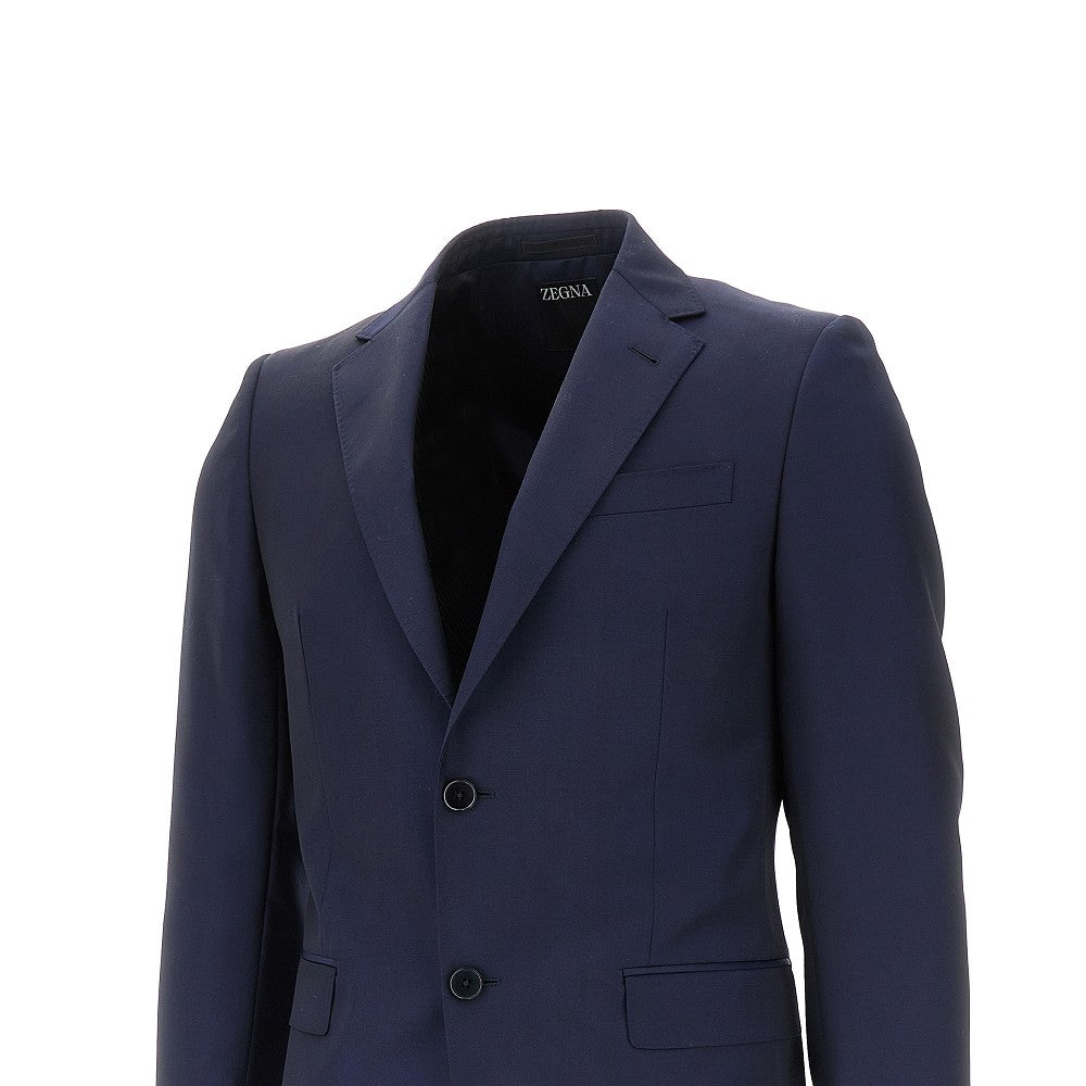 Single-breated tailored suit