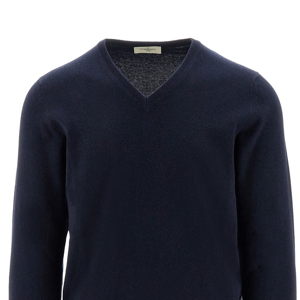V-neck cashmere sweater