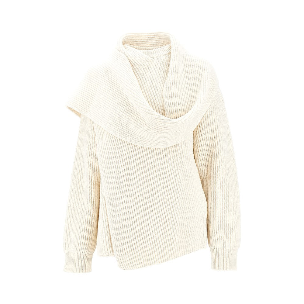Pullover in lana con sciarpa integrata