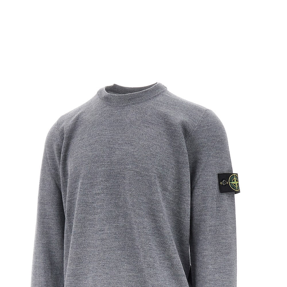 Pullover girocollo in lana con badge logo