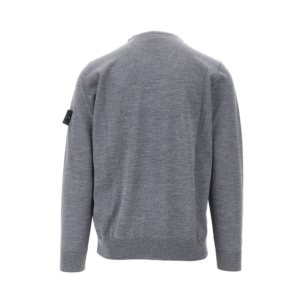 Pullover girocollo in lana con badge logo