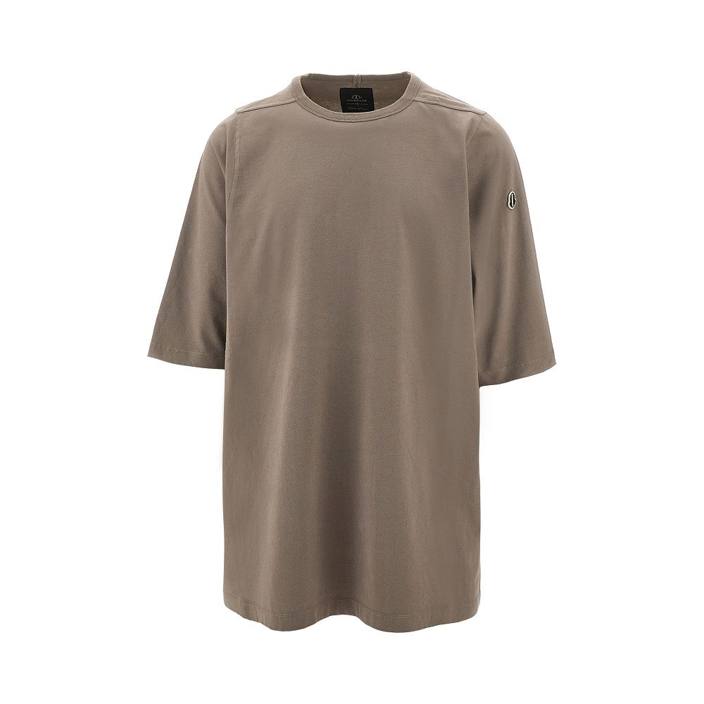 T-shirt oversize con patch logo