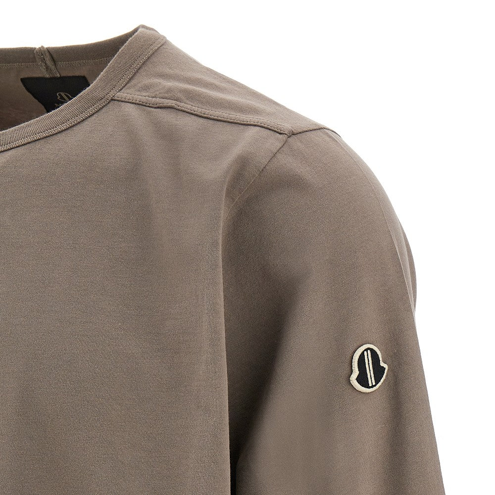 T-shirt oversize con patch logo