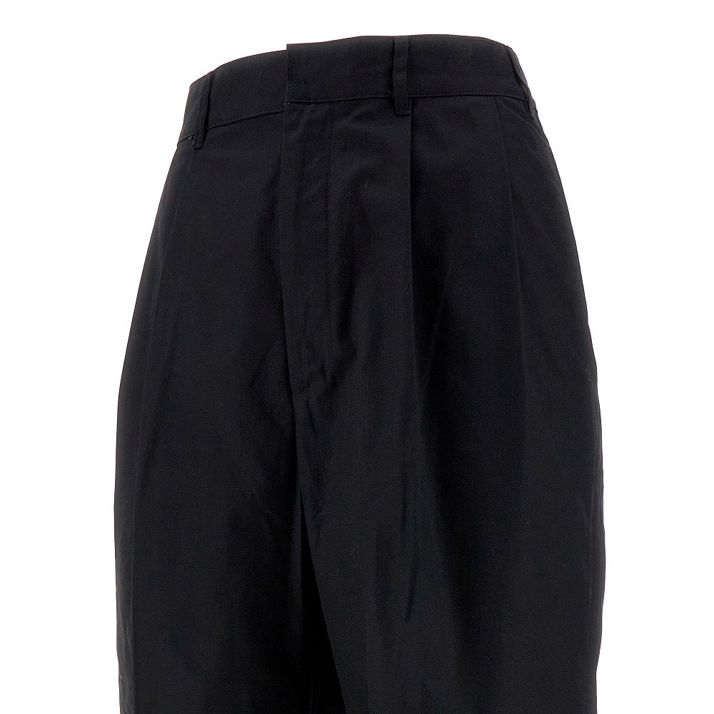 Pantalone in gabardine con pinces