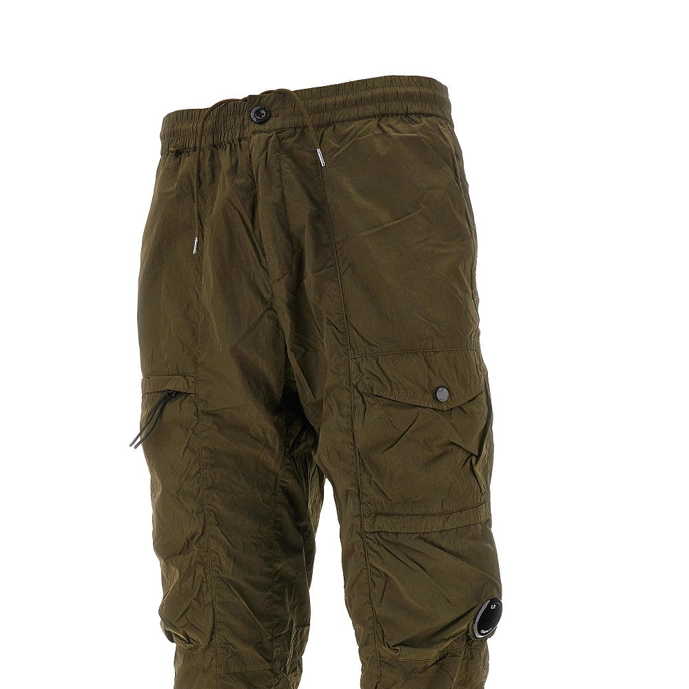 Pantalone cargo in nylon cangiante