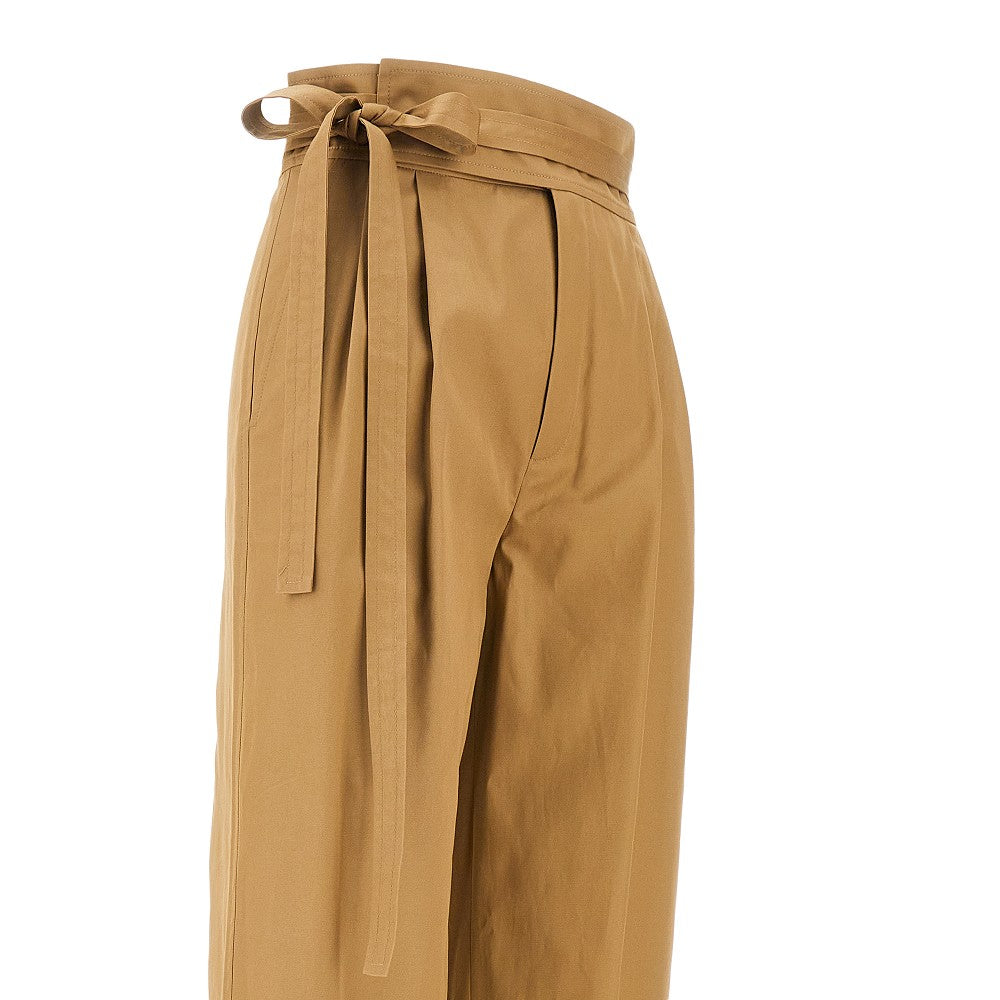 Pantalone in gabardine con pince
