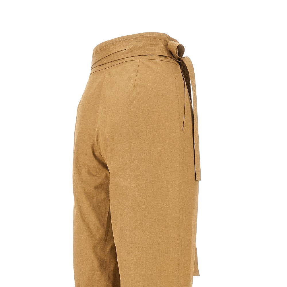 Pantalone in gabardine con pince