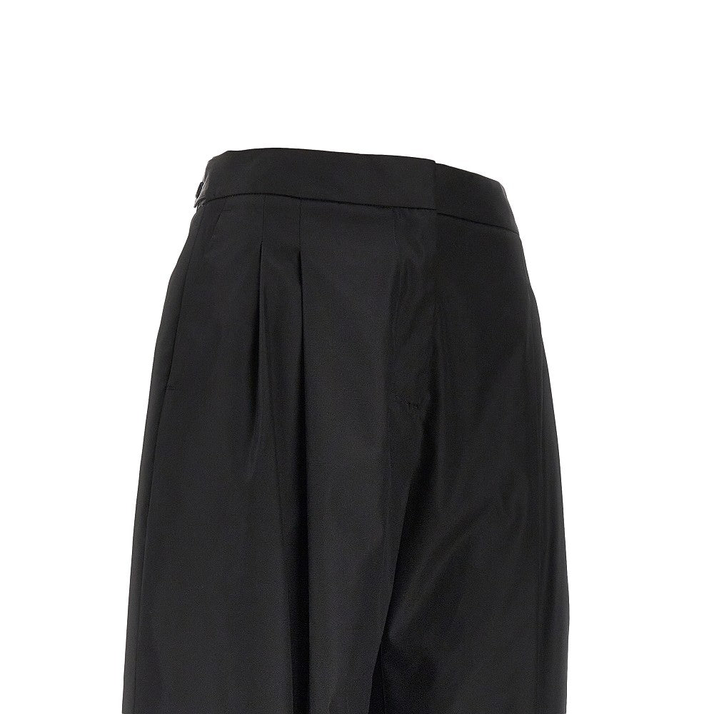 Pantalone affusolato in taffetà tecnico