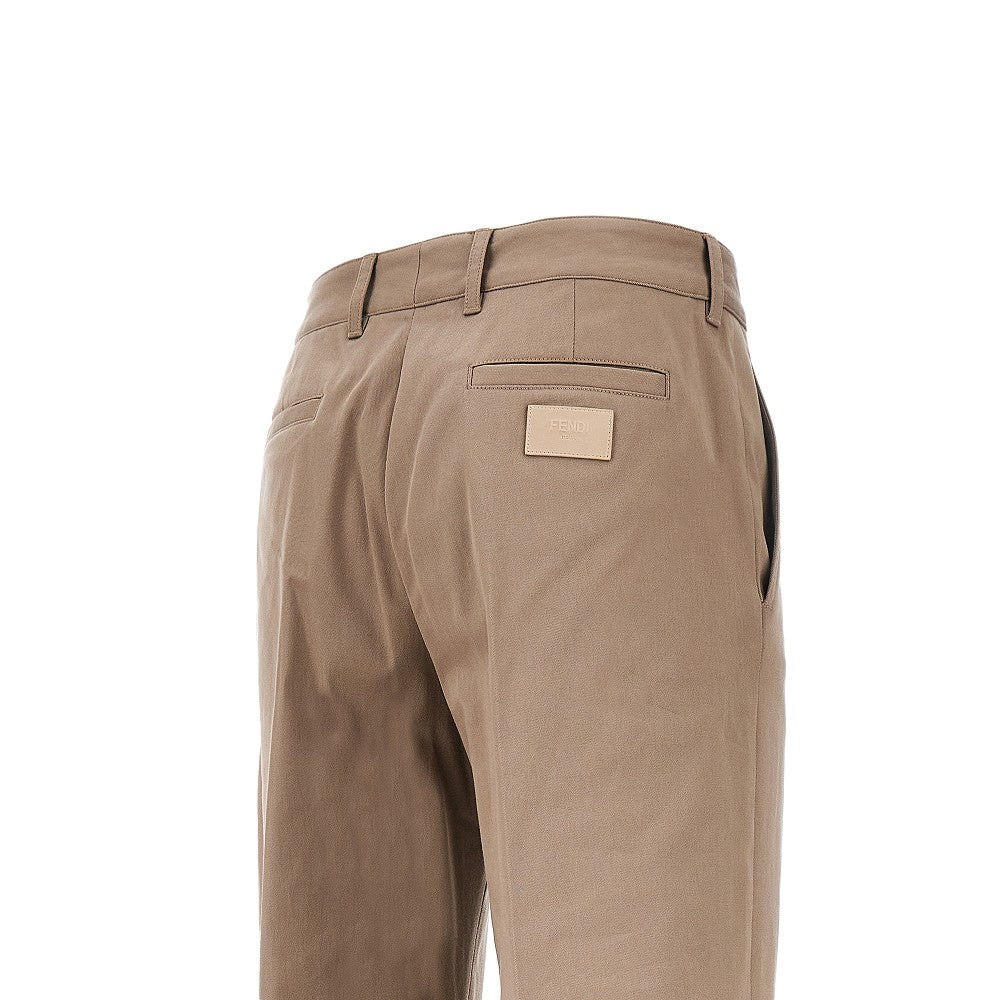 Pantalone chino in gabardine stretch