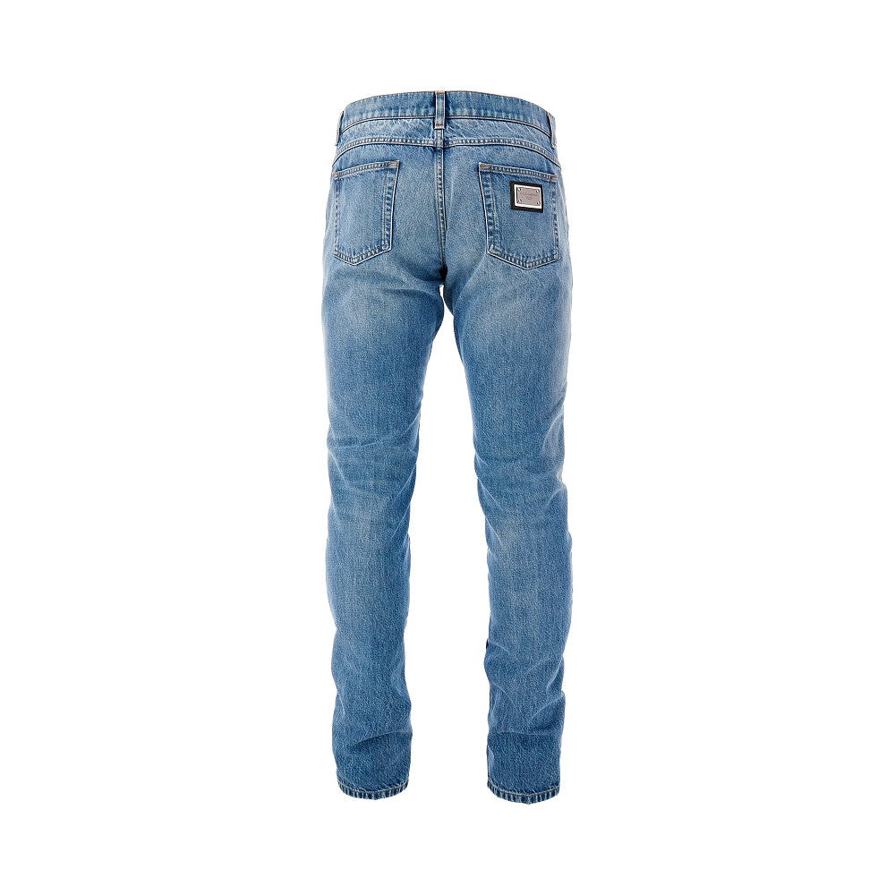 Jeans Regular Fit con placchetta logo