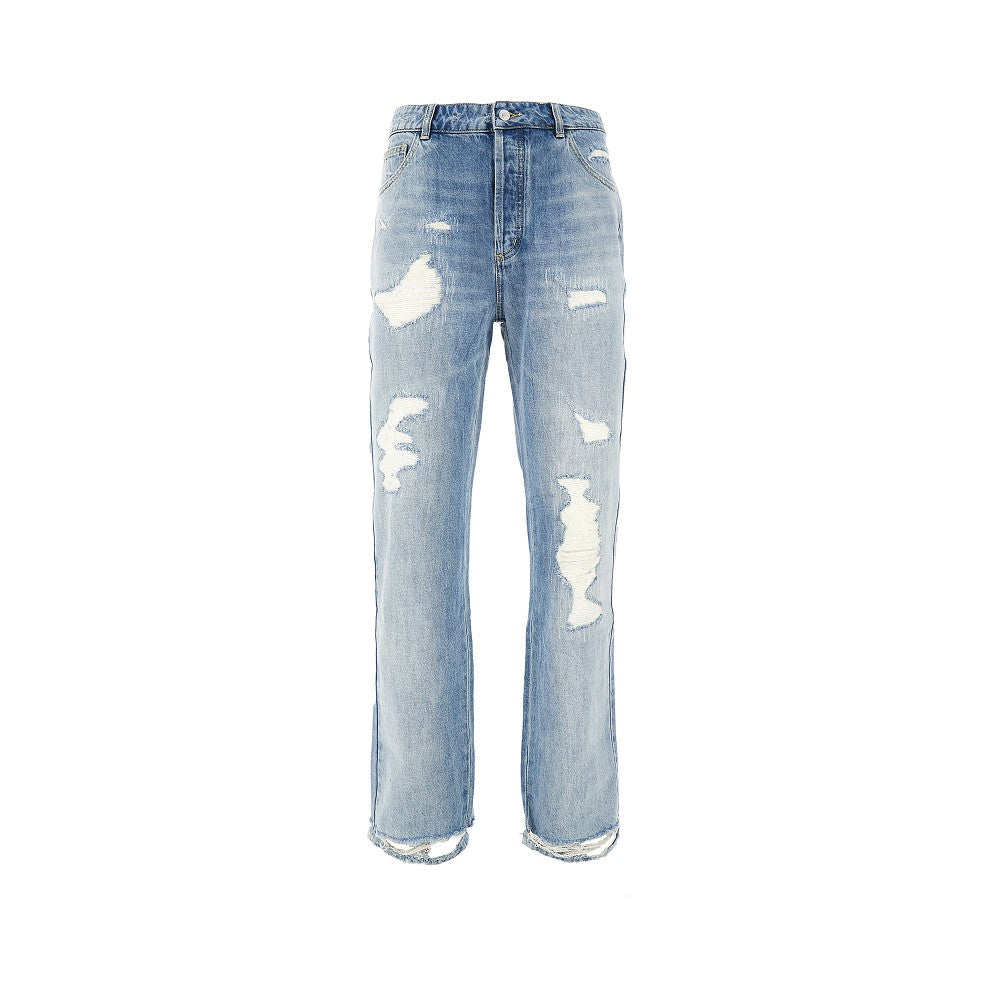 Jeans con strappi riparati