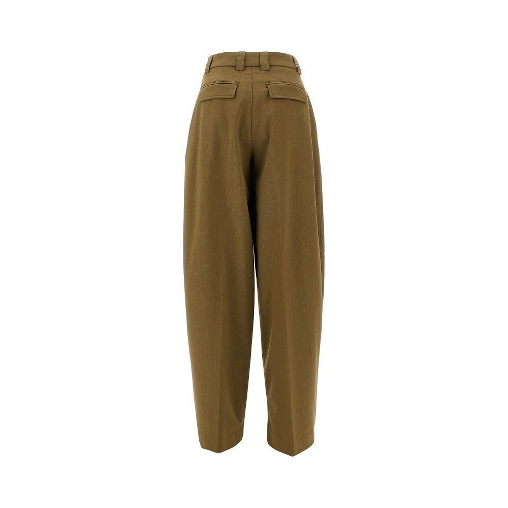 Pantalone affusolato in gabardine con pince