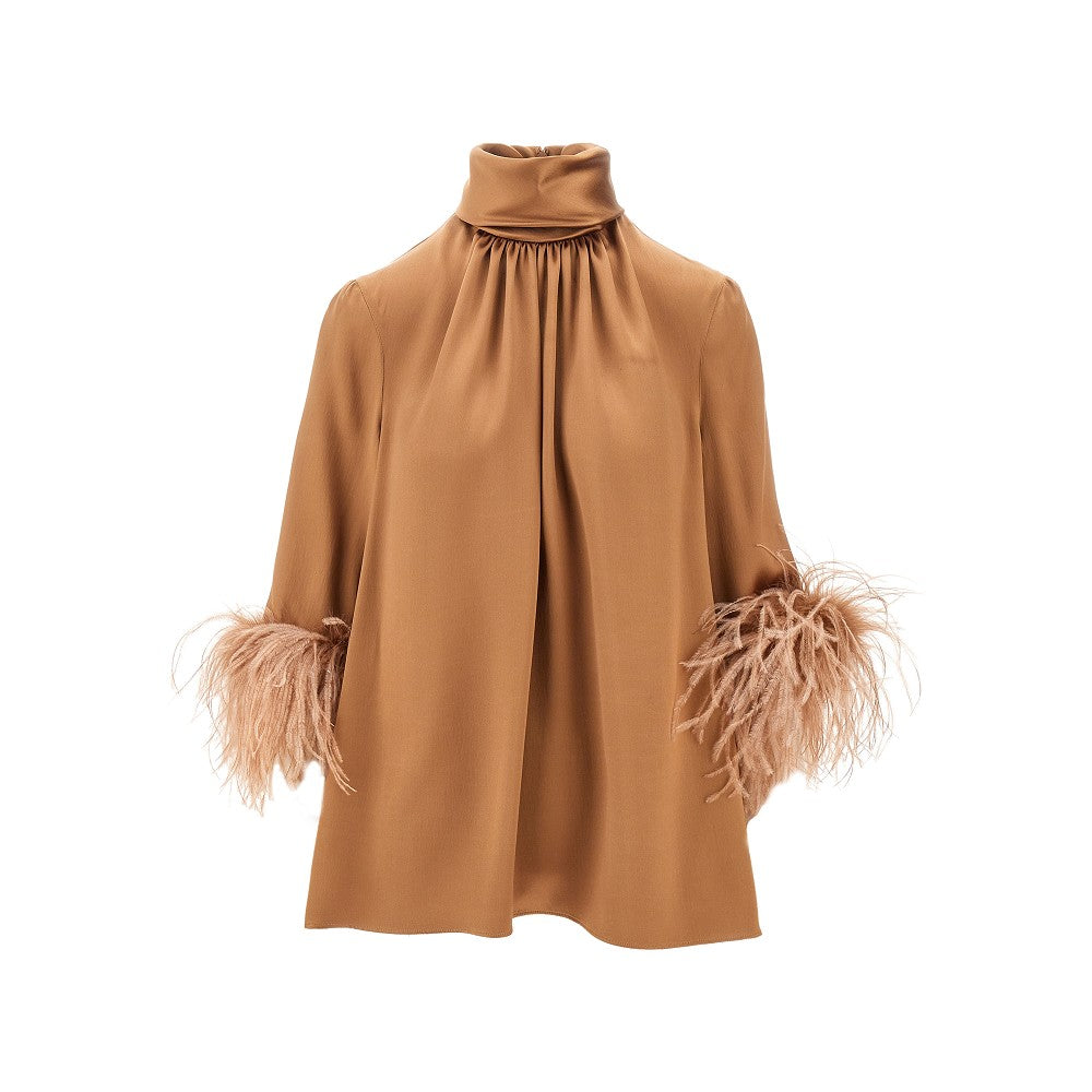 Blusa in doppio raso con piume