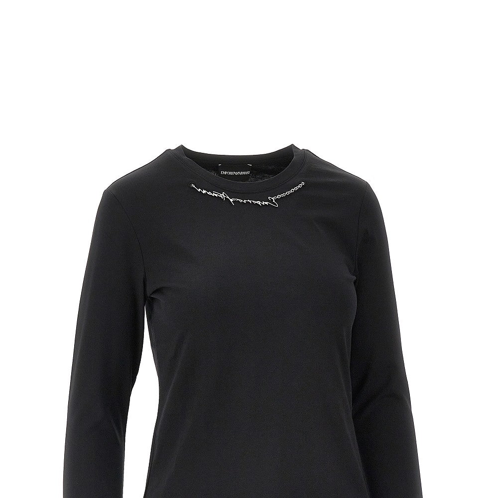 T-shirt con dettaglio collana