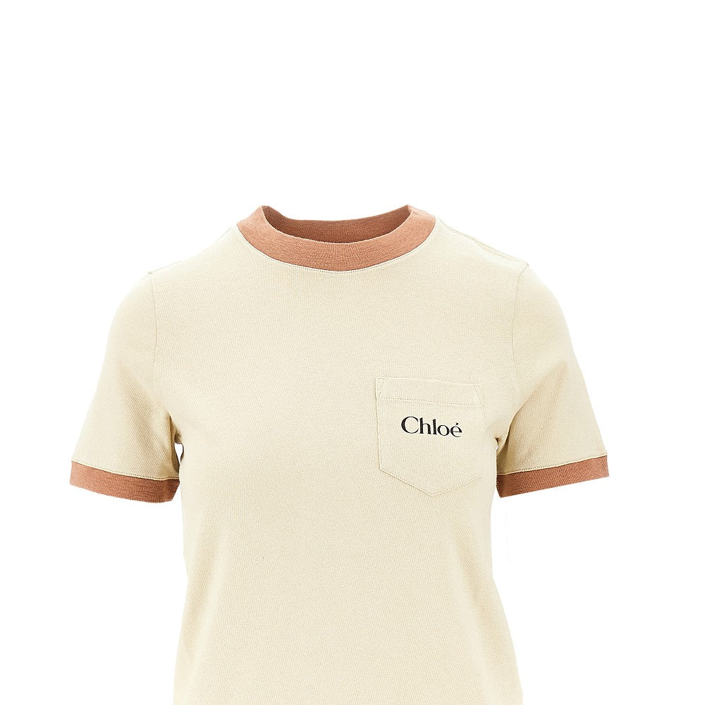 T-shirt con taschina sul petto