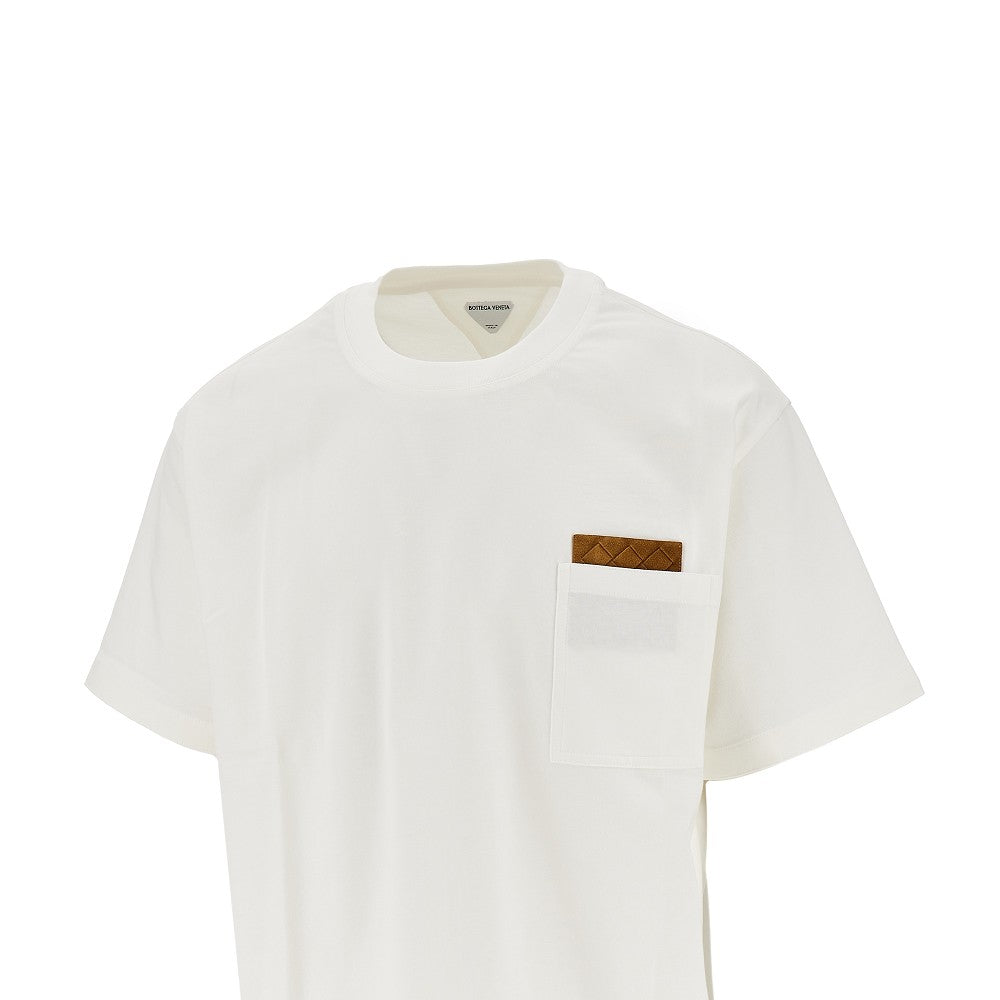 T-shirt in cotone Pima con patch in suede
