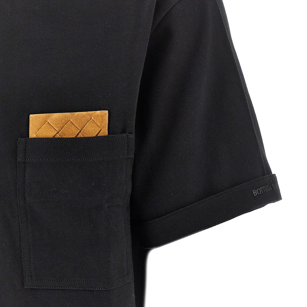 T-shirt in cotone Pima con patch in suede