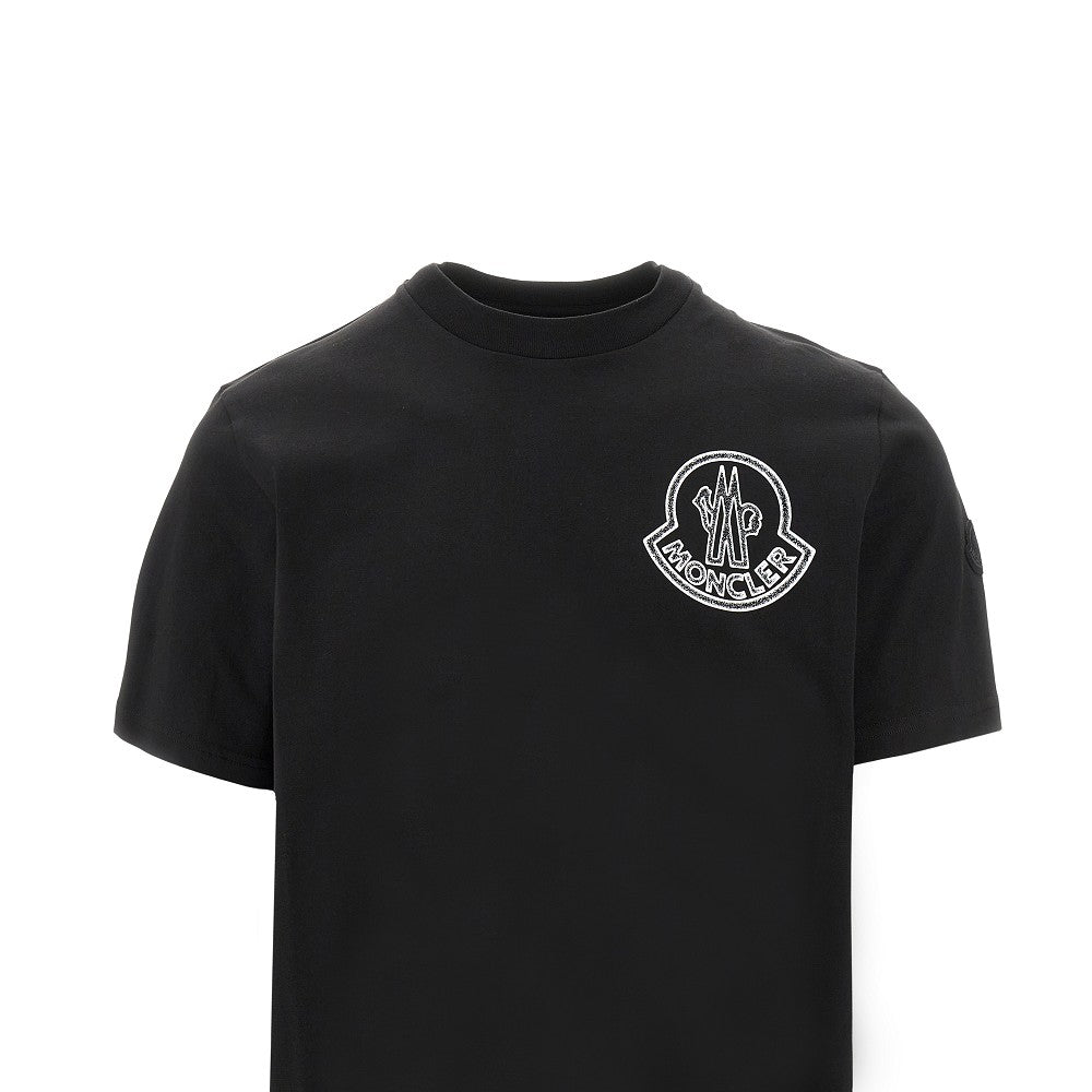 T-shirt con logo effetto timbro