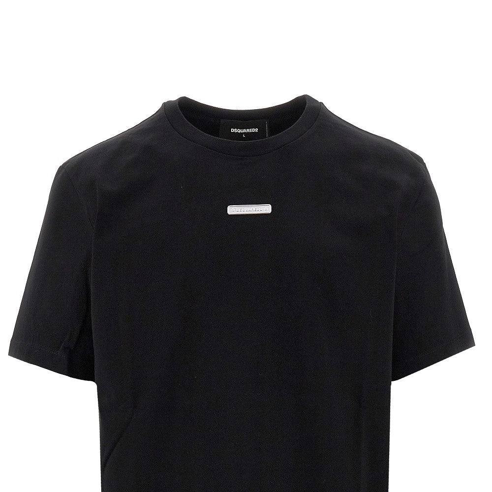 T-shirt con targhetta logo