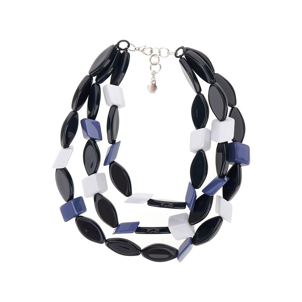 Collana multifilo con perline geometriche