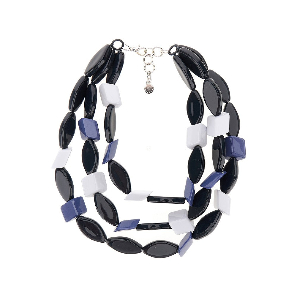 Collana multifilo con perline geometriche