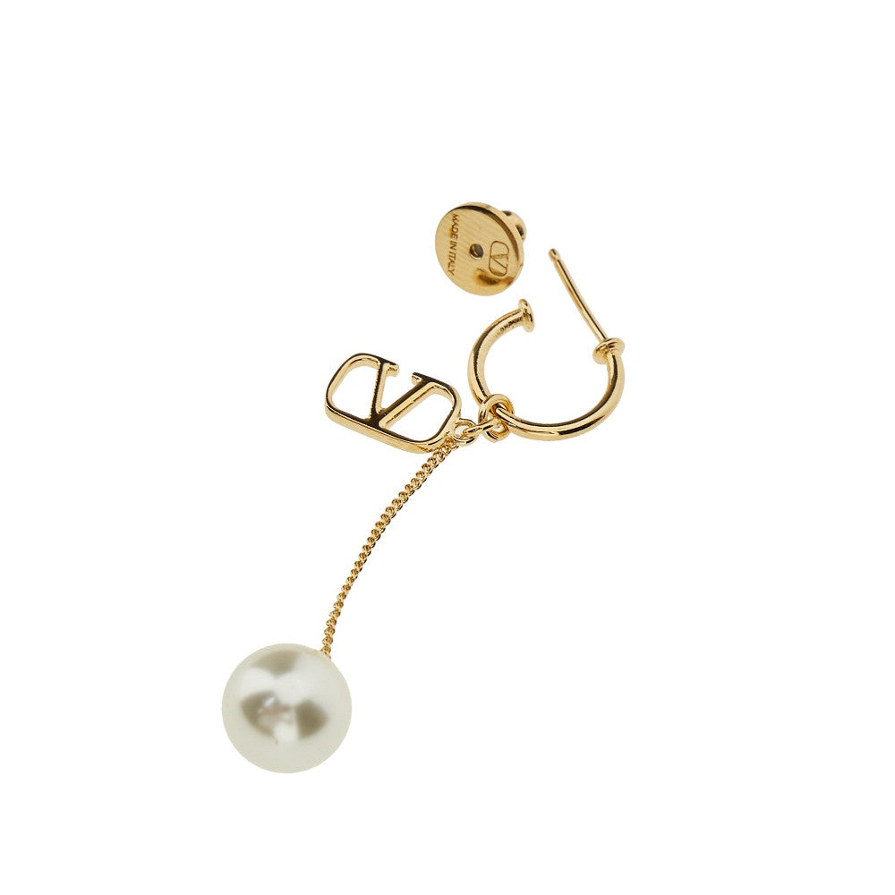 Orecchini a cerchio VLogo Signature con perla