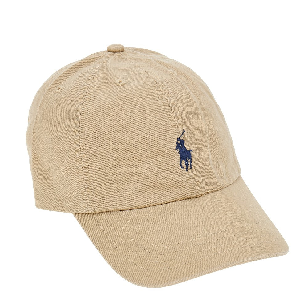 Baseball hat with logo embroidery