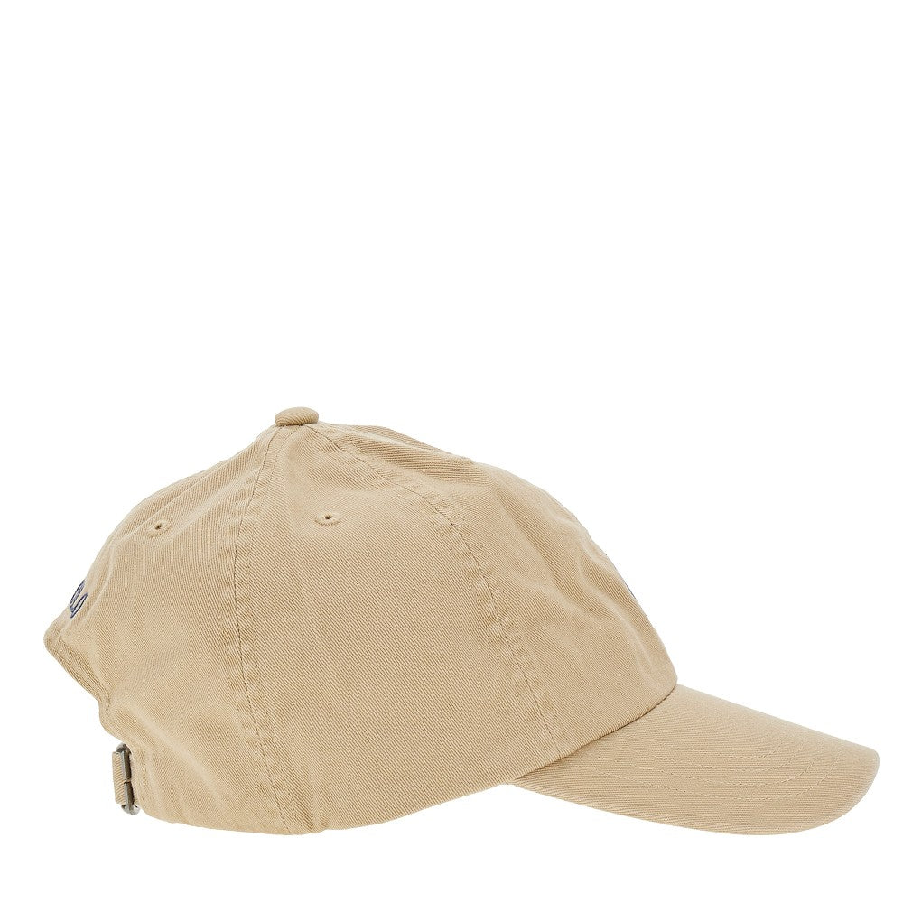 Baseball hat with logo embroidery