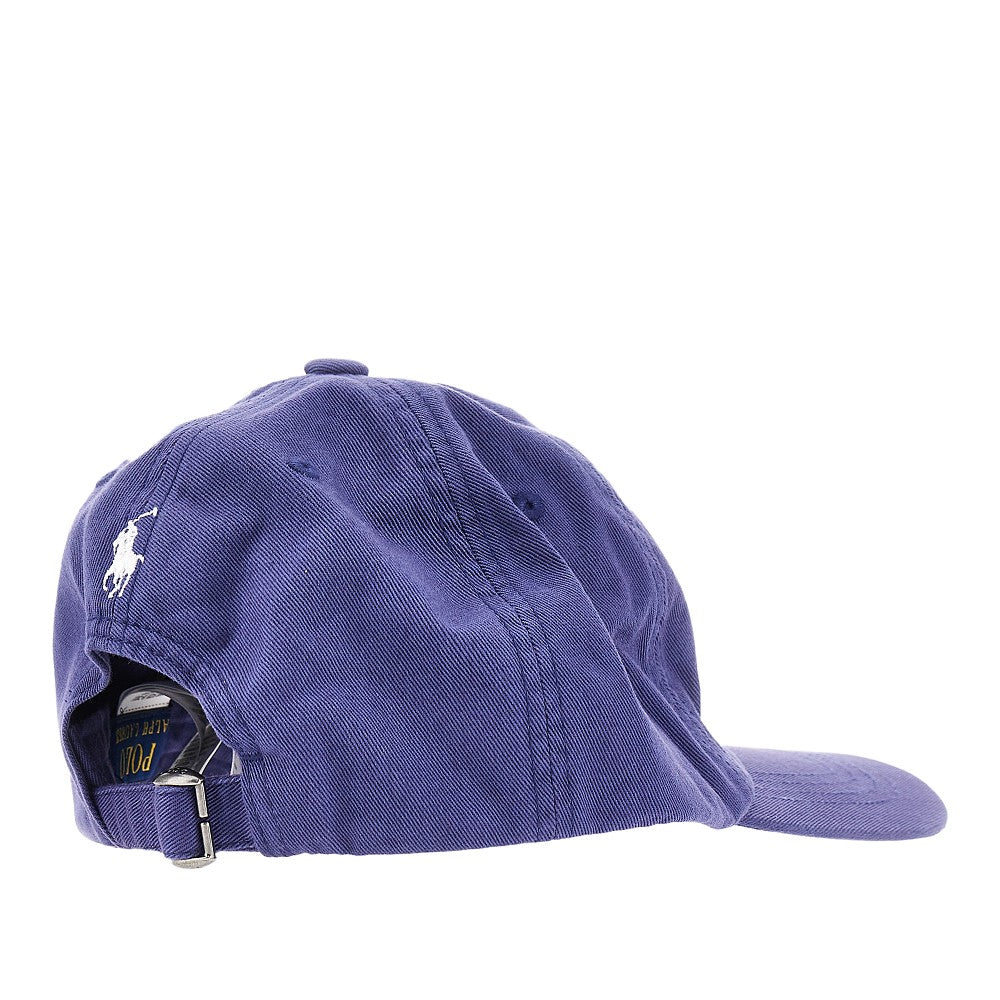 Baseball hat with logo embroidery
