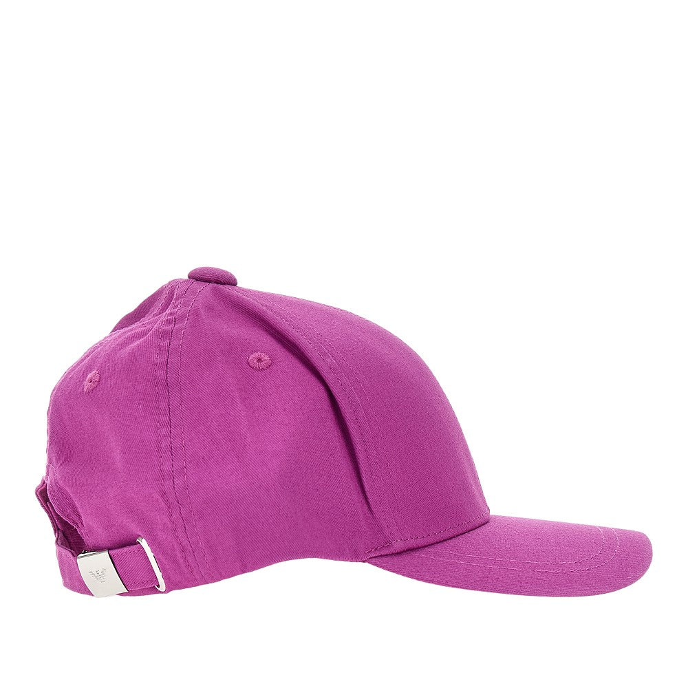 Baseball hat with logo embroidery