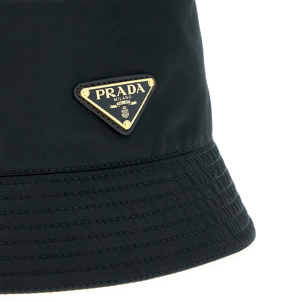 Cappello a secchiello in Re-Nylon