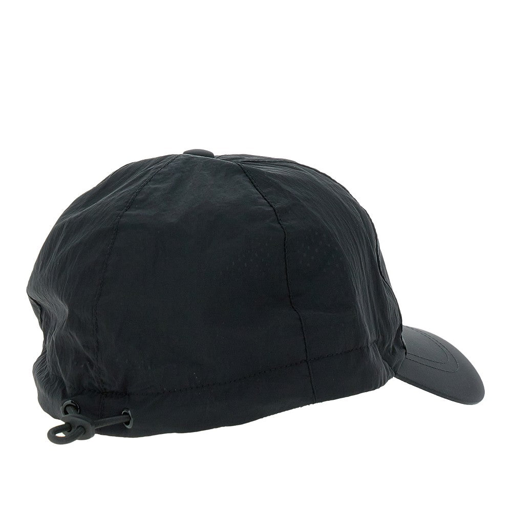 Cappello in Econyl con logo ricamato