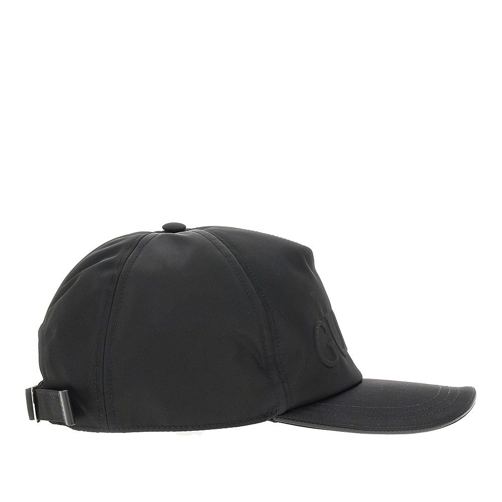 Cappello baseball con logo goffrato