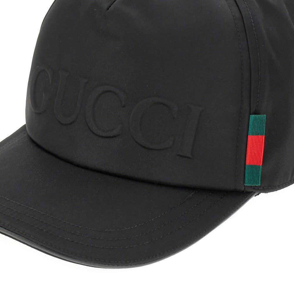Cappello baseball con logo goffrato