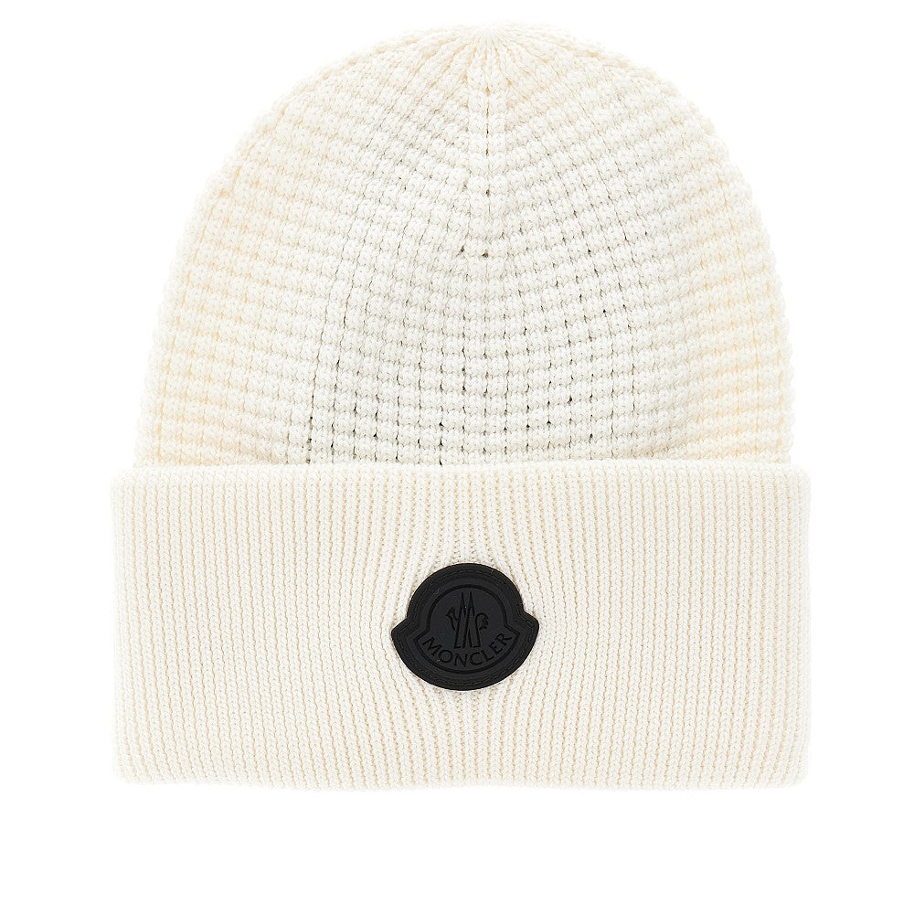 Knitted beanie hat with logo patch