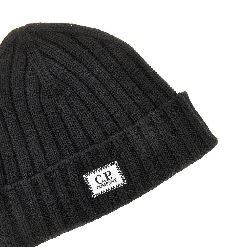 Knitted beanie hat with logo patch