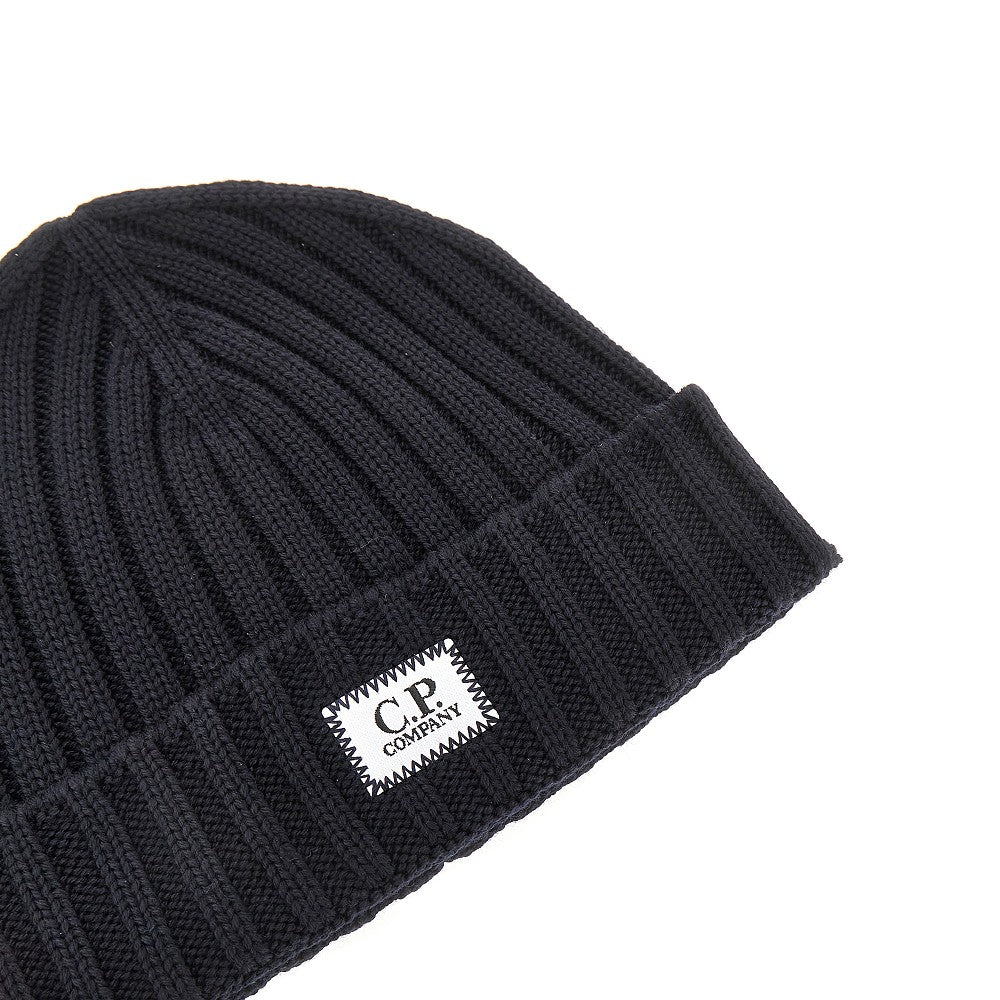 Knitted beanie hat with logo patch