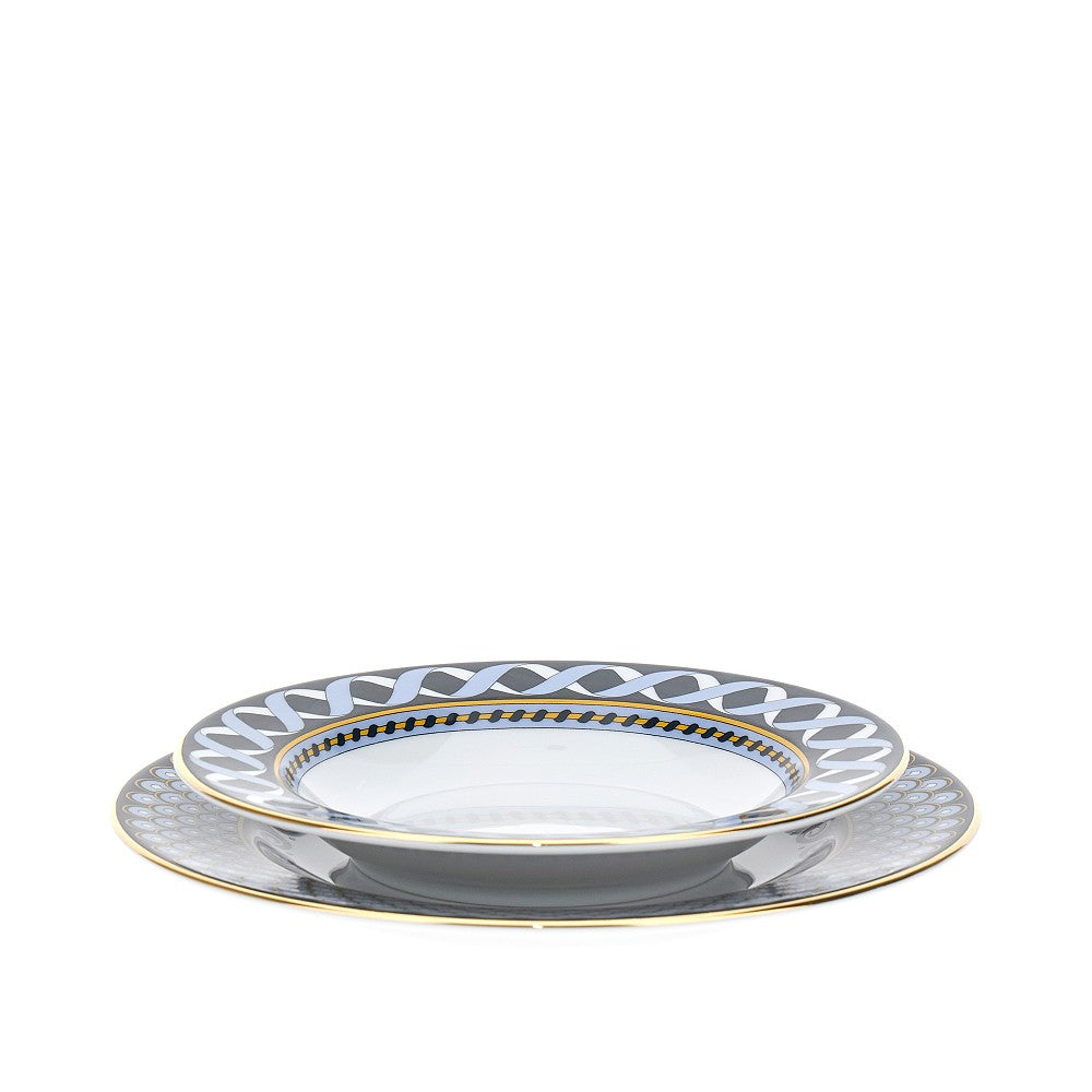 'Odysseus' soup and dinner plates