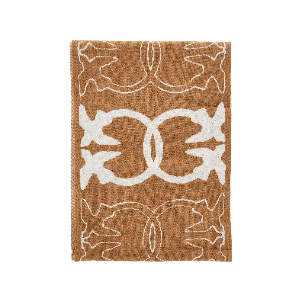 Knitted scarf with jacquard logo