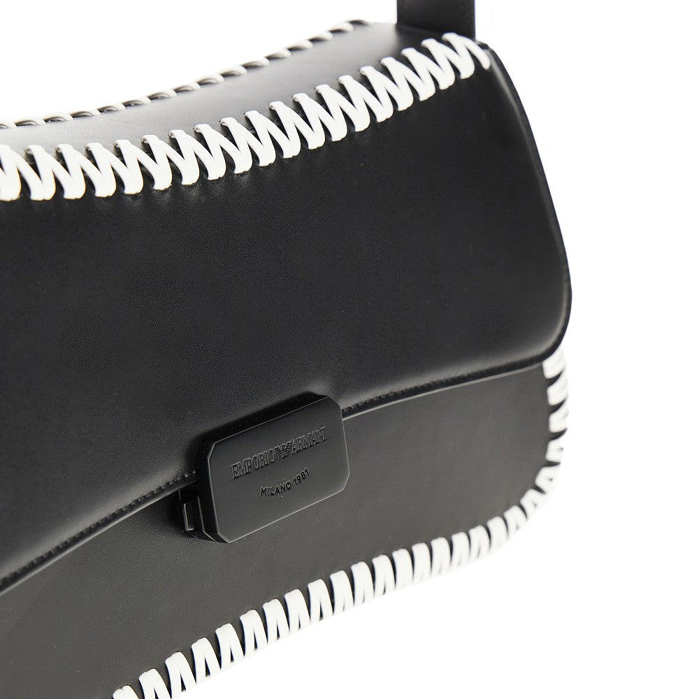 Borsa a spalla in pelle con impunture
