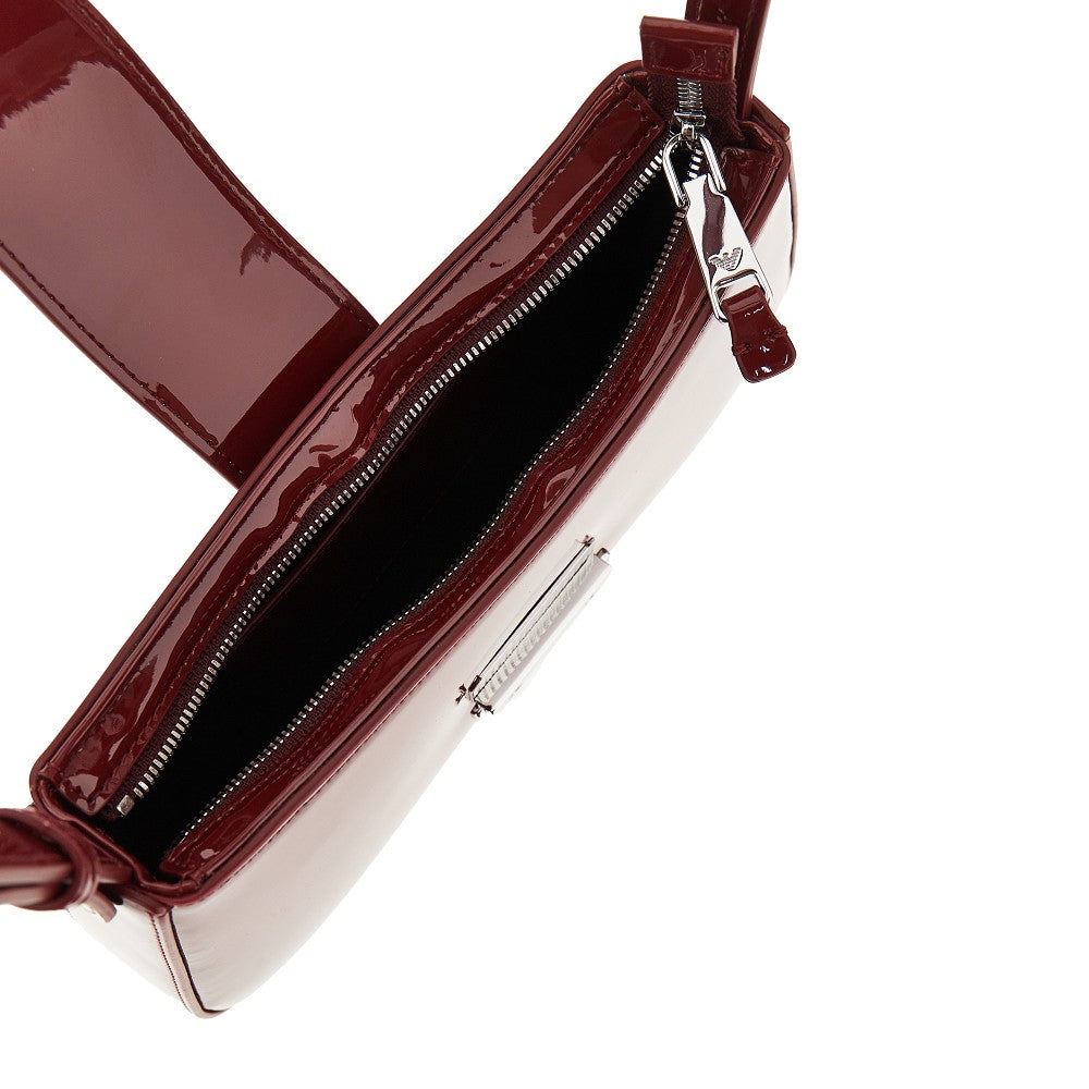 Shiny faux leather shoulder bag