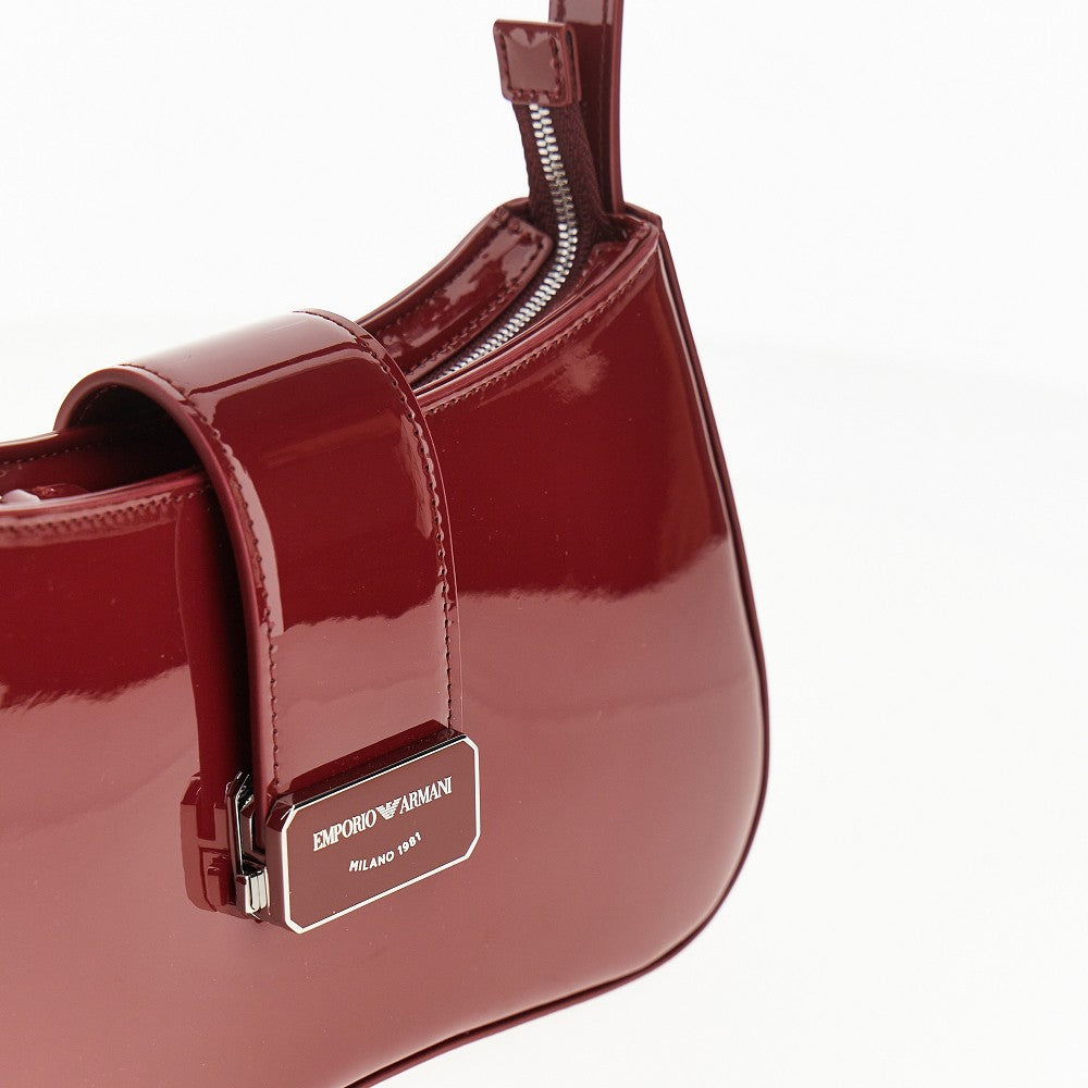 Shiny faux leather shoulder bag
