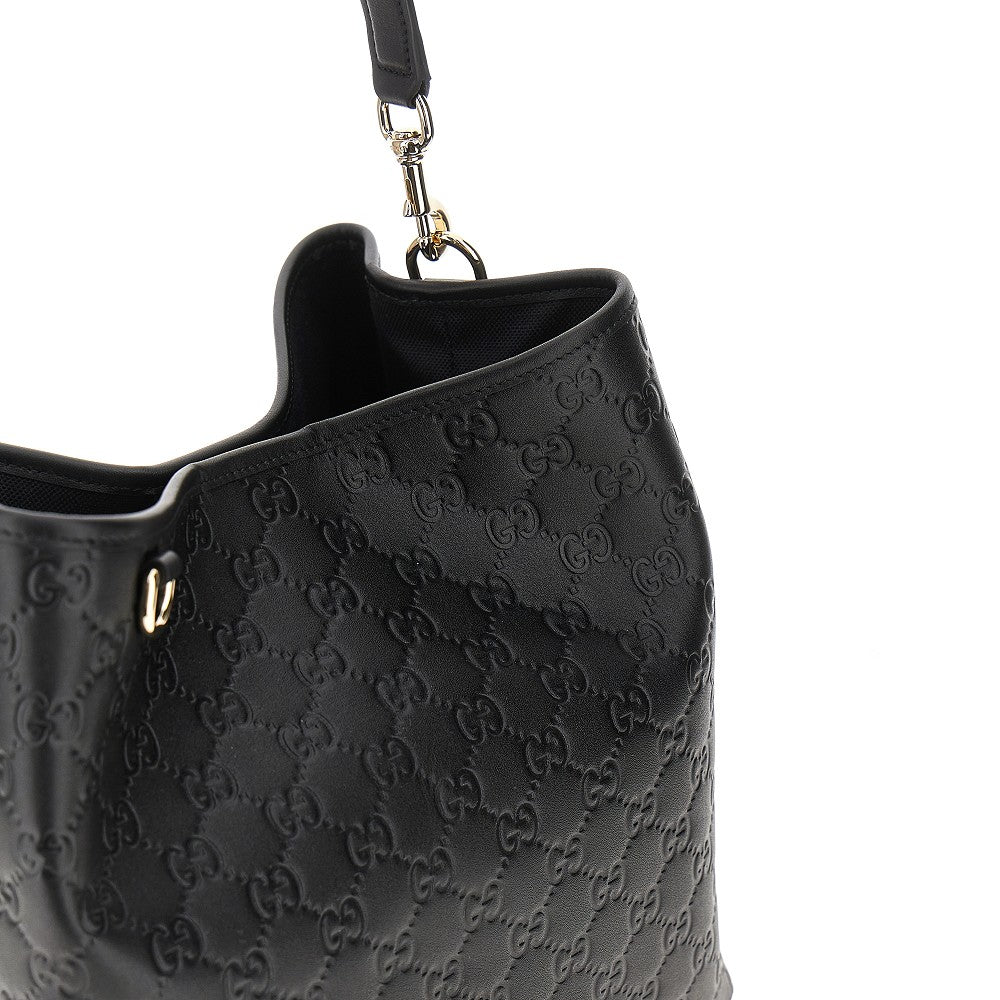 Borsa a secchiello 'GG Emblem' media in pelle