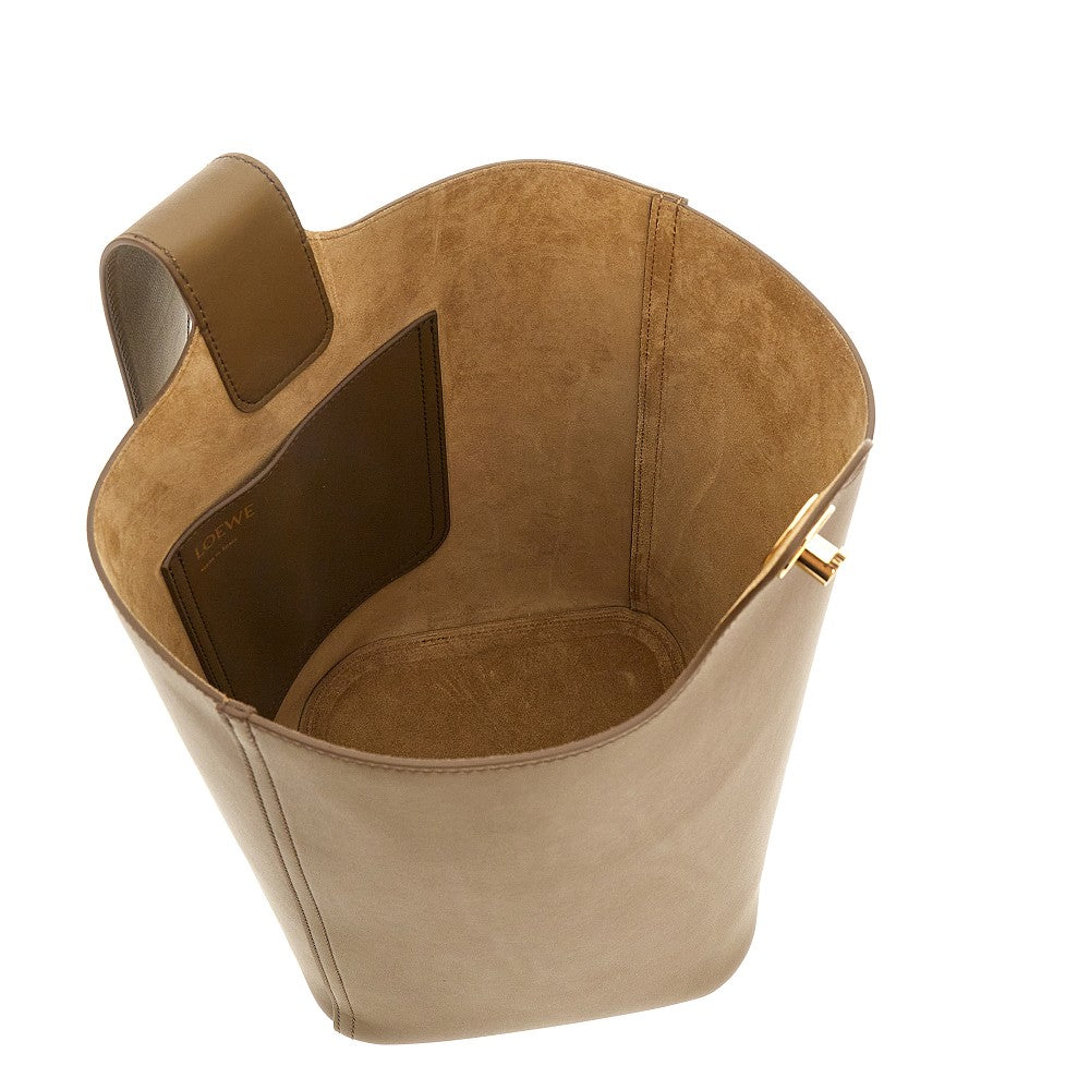 Leather medium Pebble Bucket bag