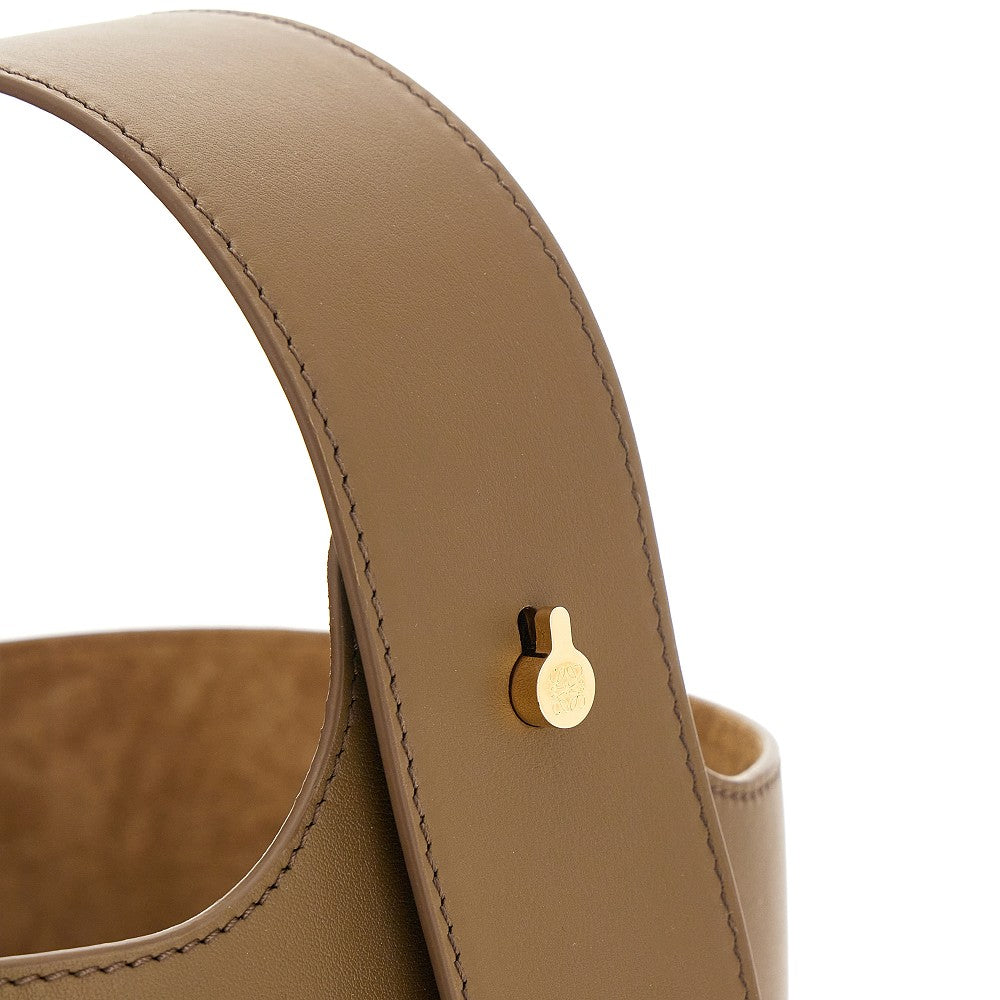 Leather medium Pebble Bucket bag